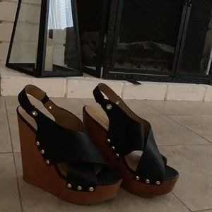 Black wedges